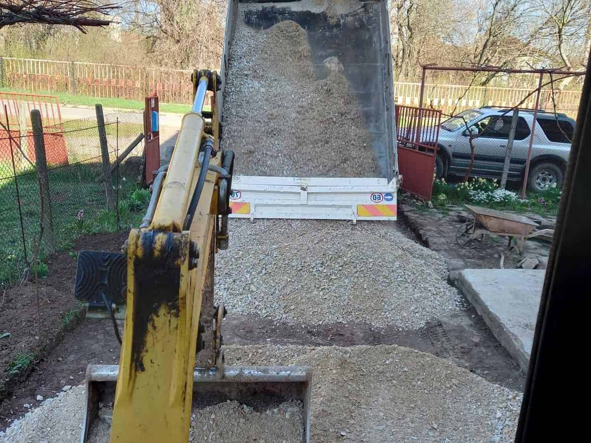 Amenajari curti cu sapaturi si nivelare in Sovata
