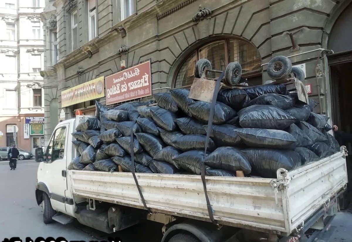 Transport moloz Mures pentru renovari, saci si resturi de constructii - imagine lucrare 2